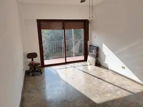 Primera Junta 3700, Piso 2°