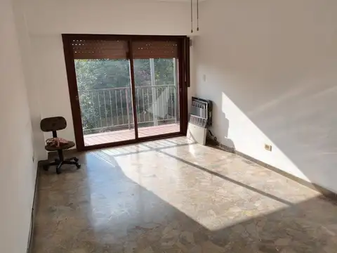 Venta - Flores - 3 Ambientes - Zona Comercial