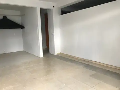 Local en Venta en Olivos, USD 160.000