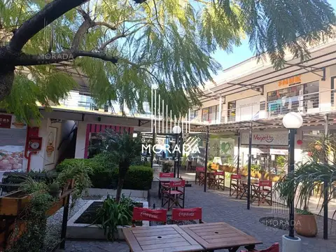 Local en venta con Renta, Centro Comercial La Escala, Caamaño