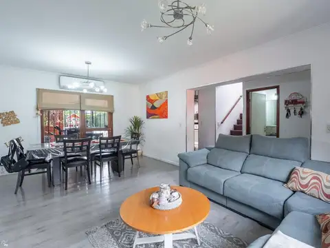 Casa en Venta con 3 cocheras