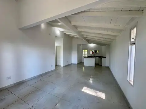 Casa 3 ambientes con 1 baño