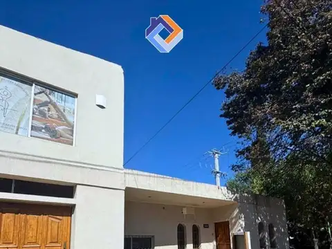 CASA EN VENTA DE 3 DORMITORIOS