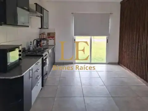 Casa en Venta con 5 cocheras
