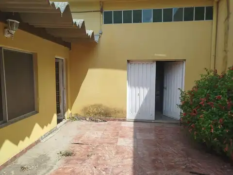 Excelente Local Comercial en Alquiler con Parque y Pileta -