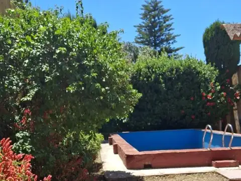 Excelente Local Comercial en Alquiler con Parque y Pileta -