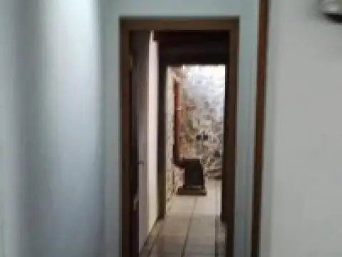 Casa 4 ambientes con 1 baño