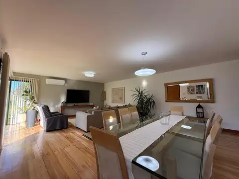 Casa 6 ambientes con 3 baños