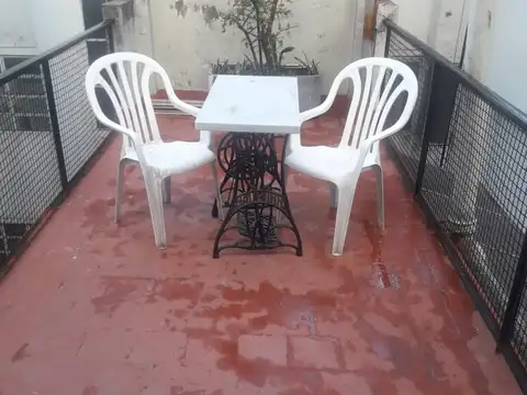 Luminoso ambiente en piso alto con Terraza
