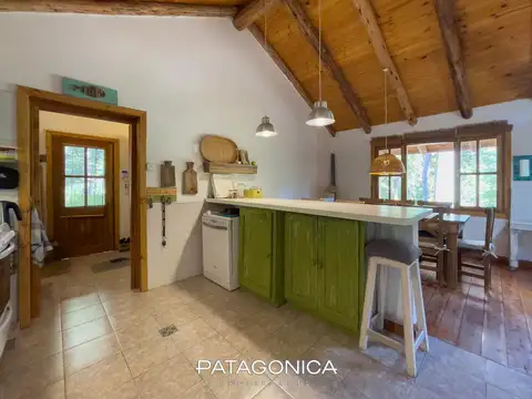 VENTA- Casa de ensueño 2 dorm.  amplio jardin, B°Epulafqquen, Villa la Angostura