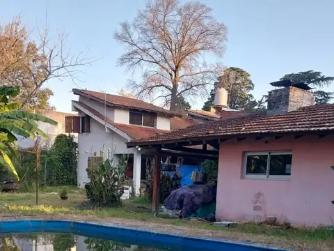 Casa en Venta con 3 cocheras