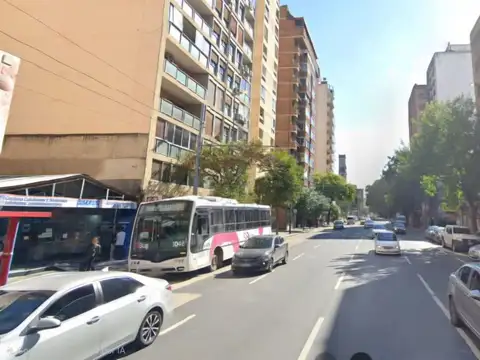 Cochera sobre Av Colon a mts de Plaza Colon