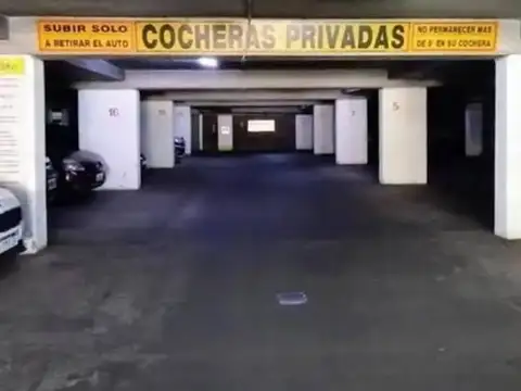 Cochera sobre Av Colon a mts de Plaza Colon