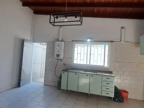 Casa en Alquiler en Granadero Baigorria, $ 560.000