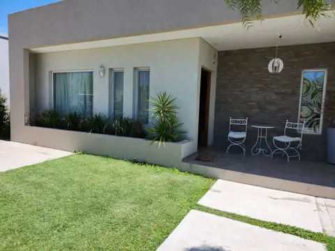 Casa en Venta en Countries y Barrios Cerrados en Pilar, USD 180.000