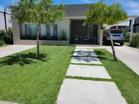 Propiedad de 4 ambientes en Barrio San Ramiro, Pilar del Este