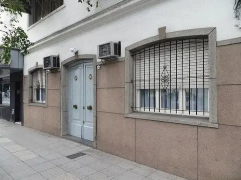 PH EXCELENTE ESTADO 4 AMBIENTES AL FTE CON PATIO Y TERRAZA, 2 BAÑOS COMPLETOS. ENTRADA INDEP