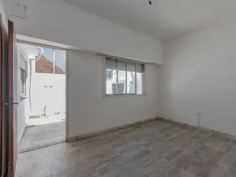 VENTA PH 2 AMB C/PATIO EN PLANTA BAJA - CASEROS