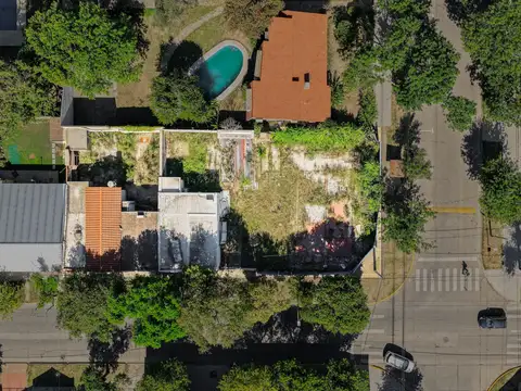 Lote en venta apto desarrollo comercial o viviendas en el centro de Funes