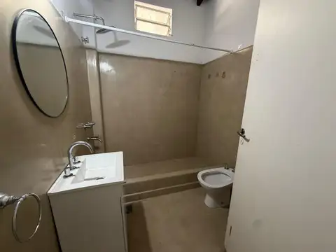 CASA EN ALQUILER TRES AMBIENTES EN VILLA LUZURIAGA