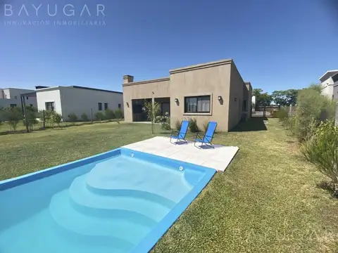 Casa 4 ambientes con 2 baños