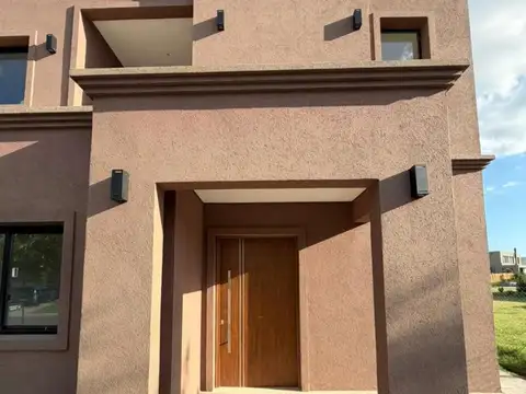 Casa a estrenar en Venta en Barrio Cerrado Santo Tomás Pilar