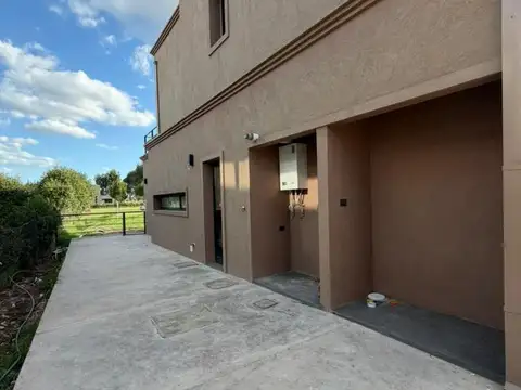 Casa en Venta con 5 cocheras