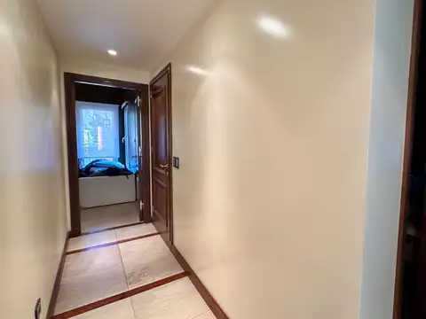 VENTA CASA DE 7 AMB.  CON COCHERA EN SAN ISIDRO
