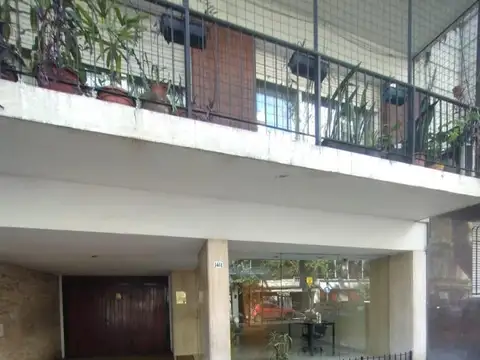 Luminoso departamento 3 ambientes con balcón + cochera!