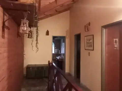 Lomas del Mirador, 5amb, grje 3 autos, lote 9 x 37 mts. Impecable Estado