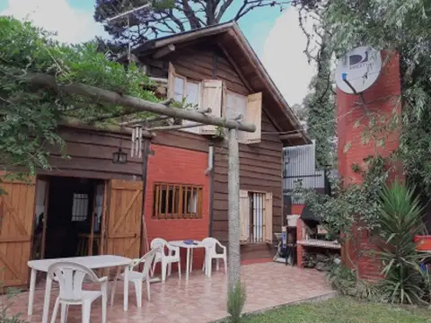 Casa estilo cabaña de 3 ambientes en Los Acantilados