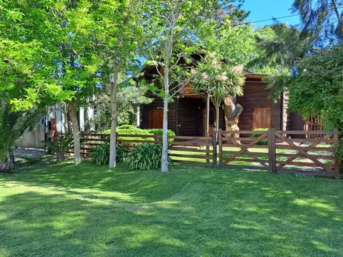 Casa estilo cabaña de 3 ambientes en Los Acantilados