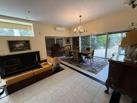 CASA 6 AMBIENTES EN ALQUILER EN ACASSUSO