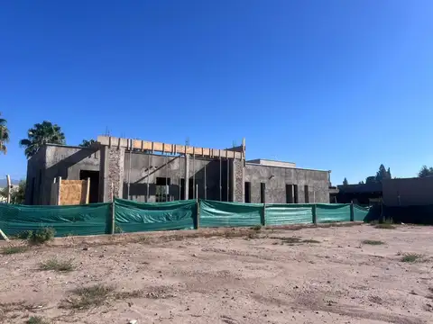 Casa 7 ambientes con 2 baños