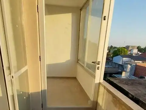Departamento 2 ambientes con balcon en alquiler -  Ezpeleta Este