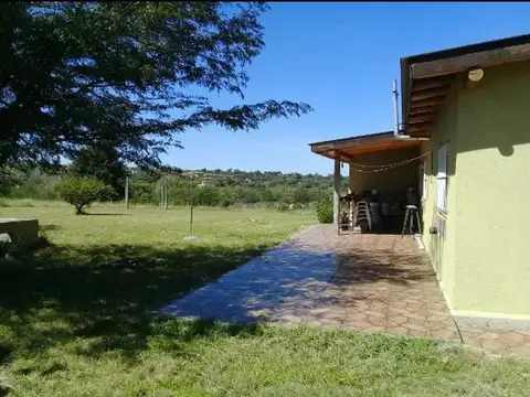 Casa 4 ambientes con 2 baños