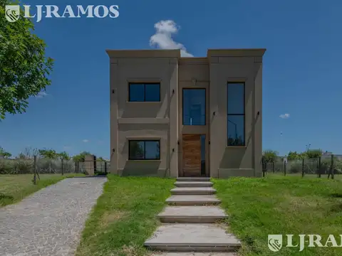 Casa 5 ambientes con 3 baños
