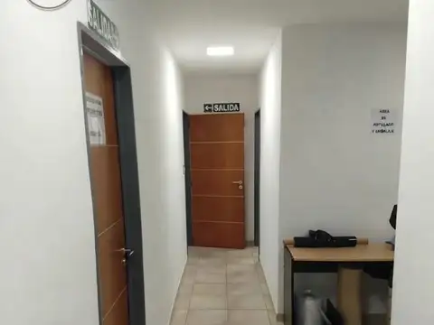 OFICINA CON COCHERAS