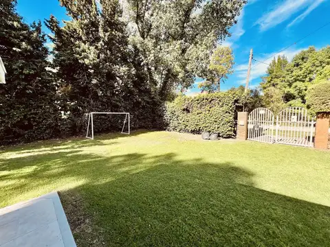 Casa en Venta con 3 cocheras