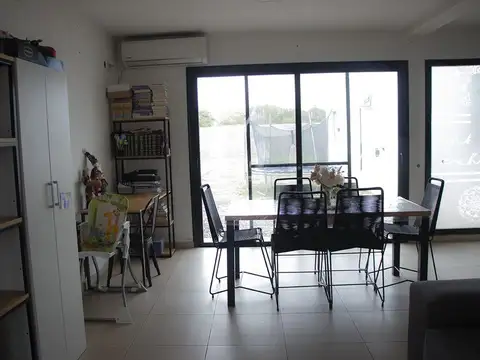 VENTA CASA COLONIA TIROLESA 3 DORMITORIOS Y PILETA