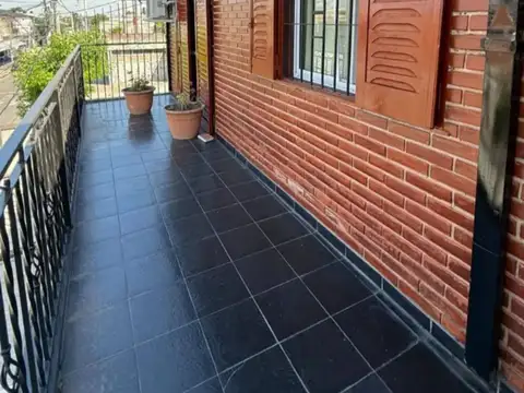 CASA 4 AMB. EN PLANTA ALTA + LOCAL COMERCIAL PB