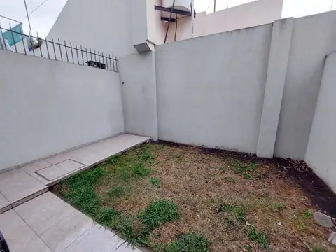 Casa en Alquiler con 1 cochera