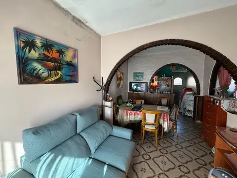 Casa 4 ambientes con 2 baños
