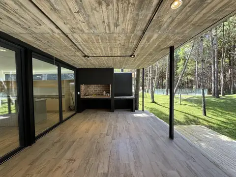 Casa en Venta - 4 dormitorios 3 baños - Costa Esmeralda