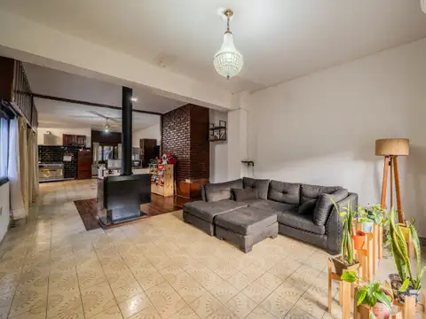Casa en Venta con 4 cocheras