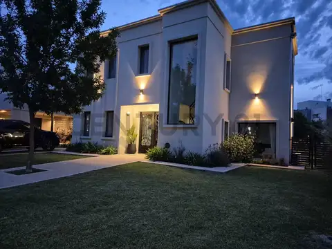 Casa en Alquiler de 3 dormitorios