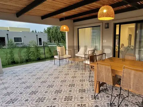 R. Caamano 1100, Piso 0