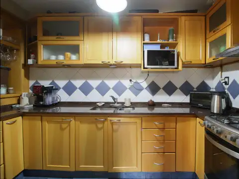 Casa 5 ambientes con 2 baños