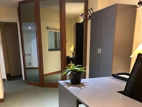 Maipu 43. Impecable oficina en primer piso. 2 cocheras