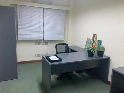 Oficina 6 ambientes con 4 baños